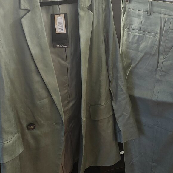 Classic suit - Picture 11 of 11